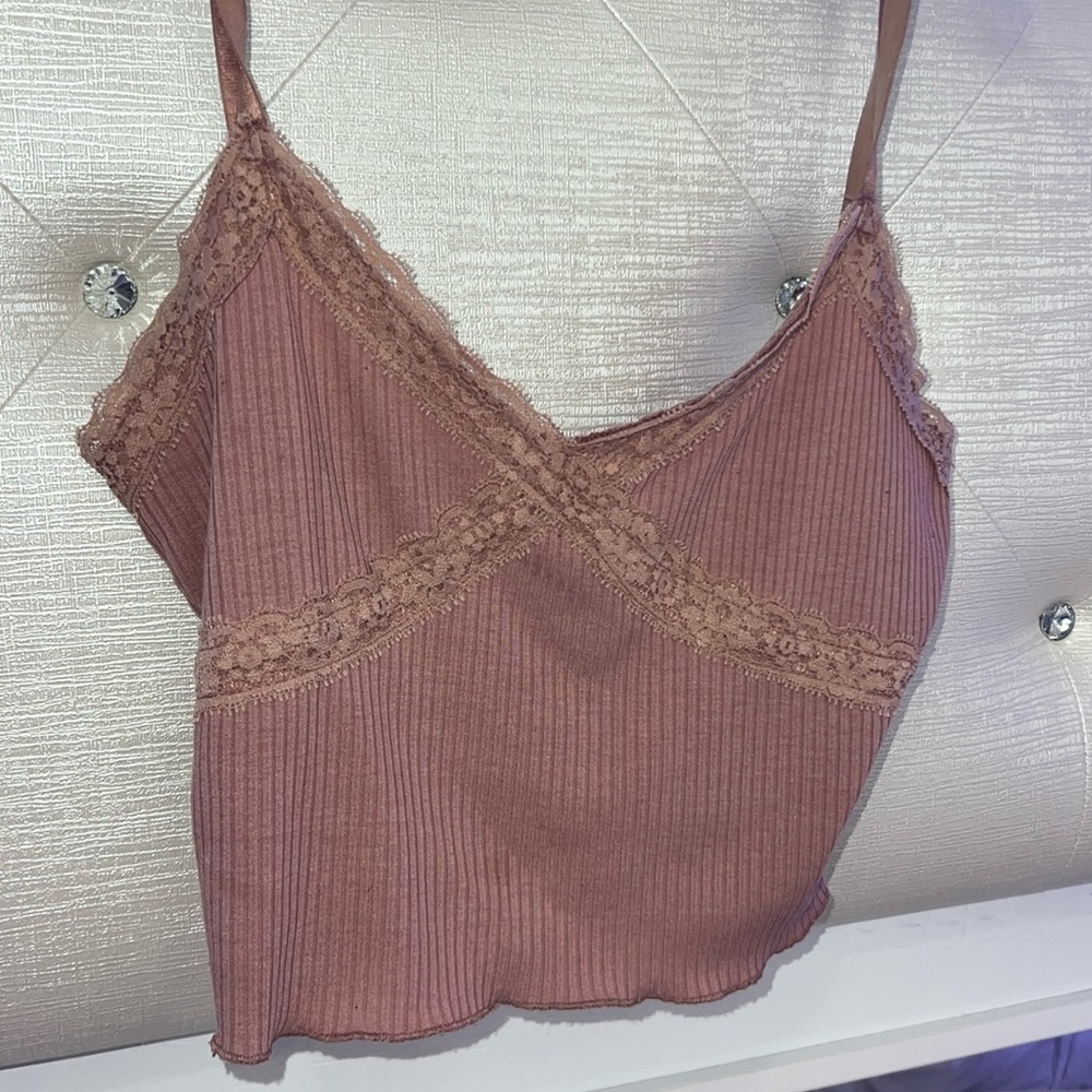Cute tank w lace🌸